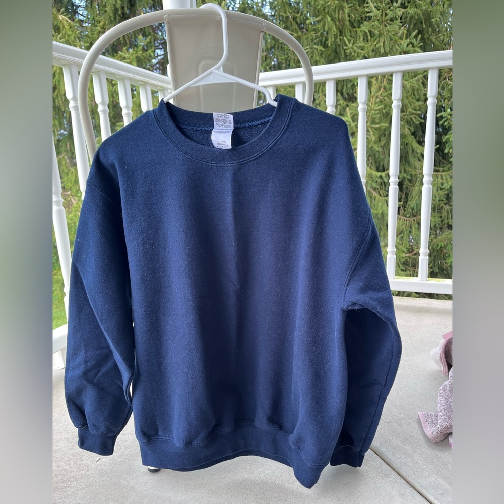 Navy blue Gildan crewneck
